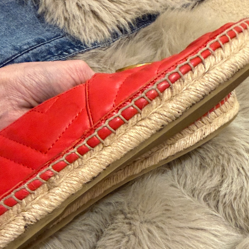 Gucci Red Espadrille Flats with Gold Logo - Picture 7 of 7